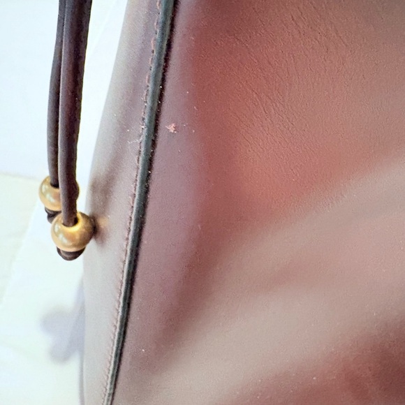 🎉2xHP🎉 Vince Camuto Marie Leather Shoulder Bag in Sandlewood - Picture 6 of 9